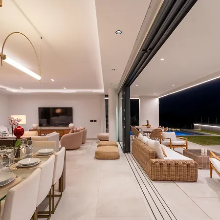 Sea Gardens Villa *